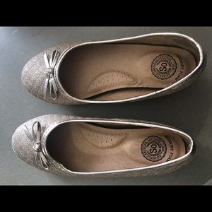 Worn once- Girls flats.